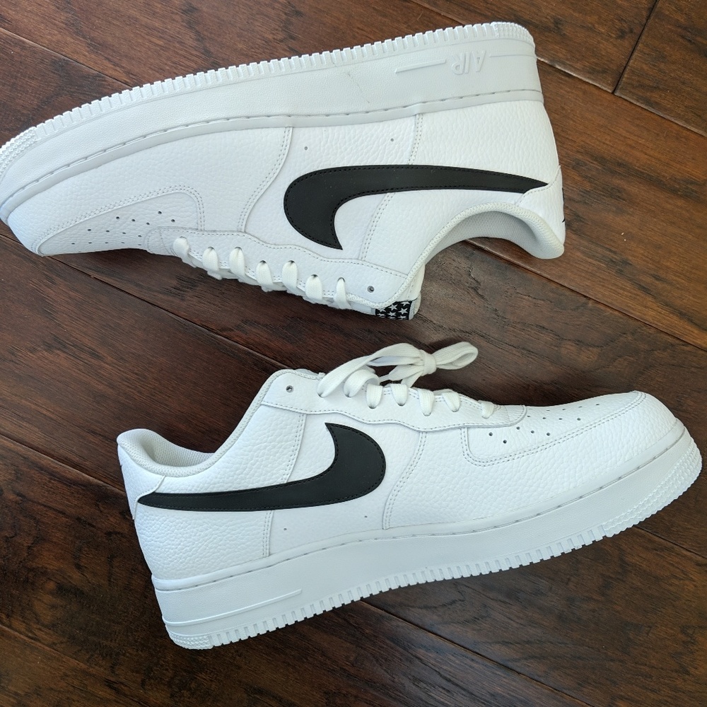 Nike Air Force 1 tennis shoes